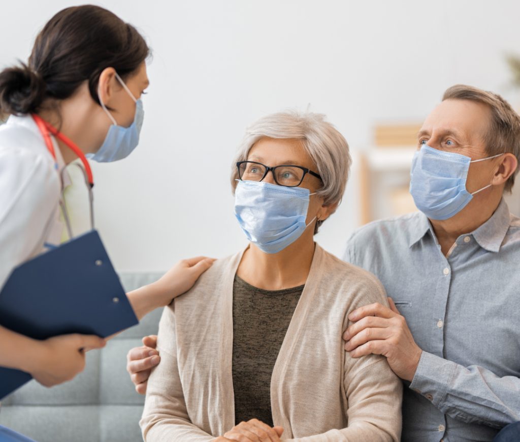Enfermera comprendiendo a sus pacientes